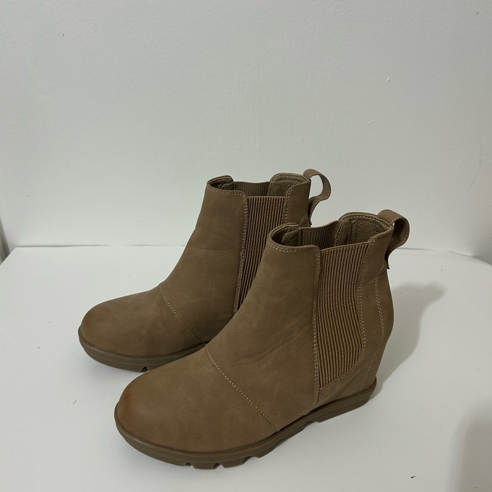 Athlefit Women's Wedge Booties
Khaki Size 7 with Heel
Comfortable Ankle Boots - Picture 2 of 8